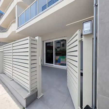 -2 Min Dal Mare- Corte Esclusiva, Ac, Wifi Apartamento *